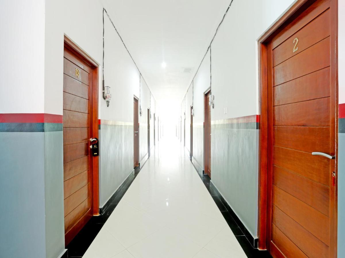 Oyo 90859 Cahaya Guest House Pesanggaran ภายนอก รูปภาพ