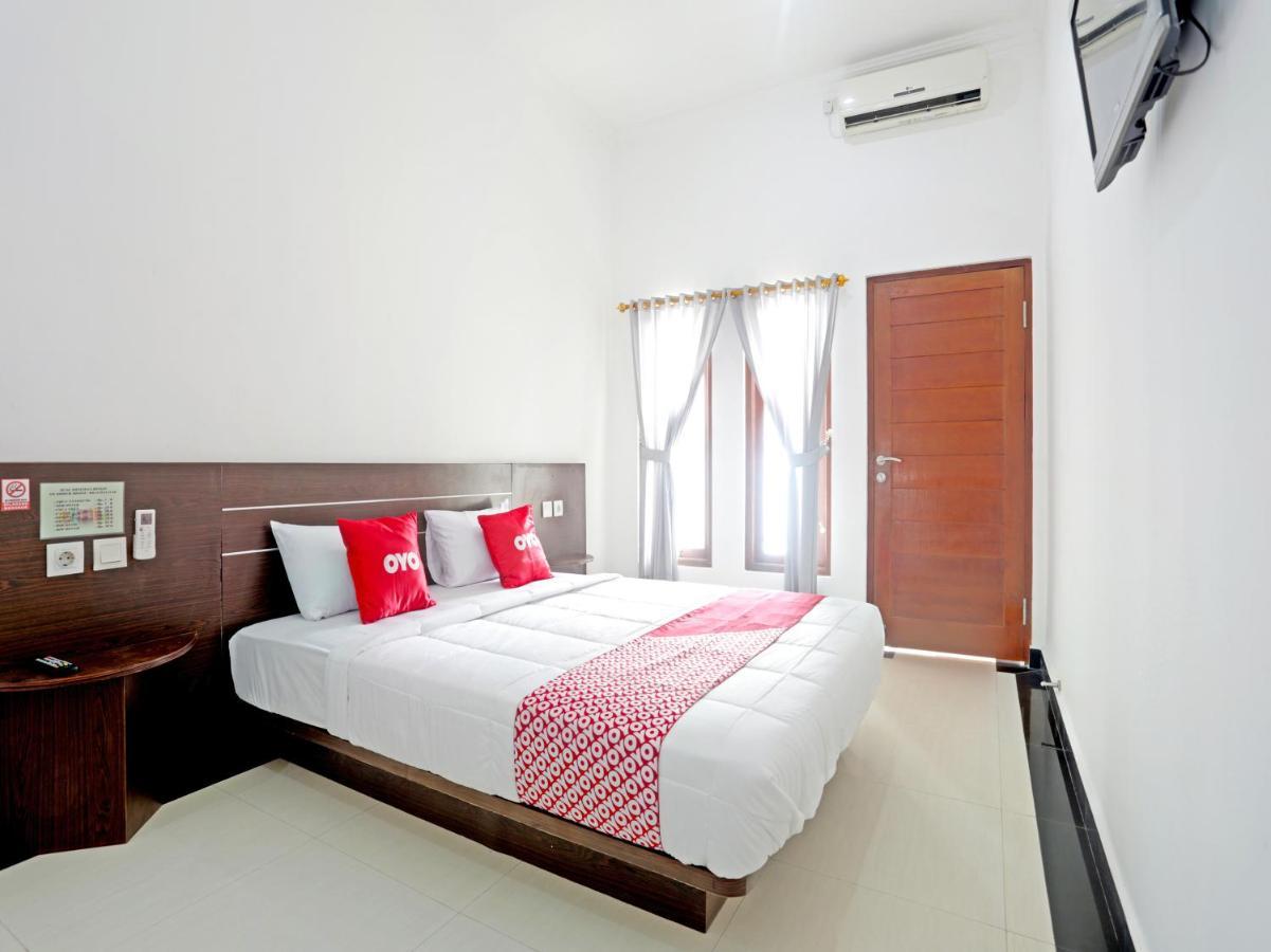 Oyo 90859 Cahaya Guest House Pesanggaran ภายนอก รูปภาพ