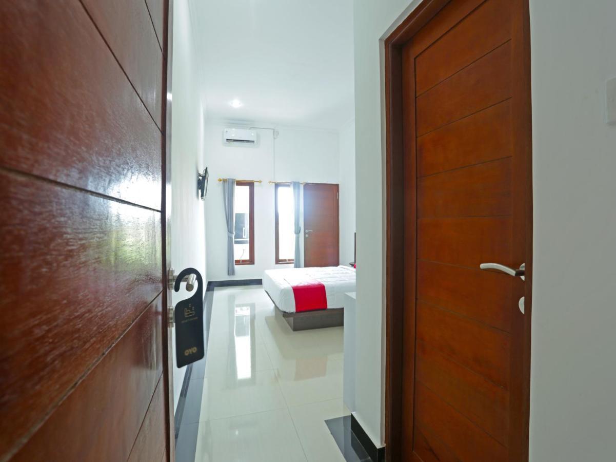 Oyo 90859 Cahaya Guest House Pesanggaran ภายนอก รูปภาพ