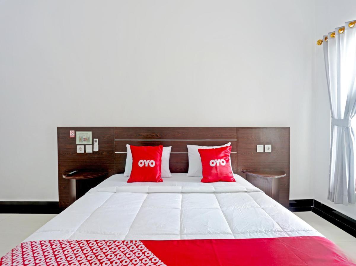 Oyo 90859 Cahaya Guest House Pesanggaran ภายนอก รูปภาพ