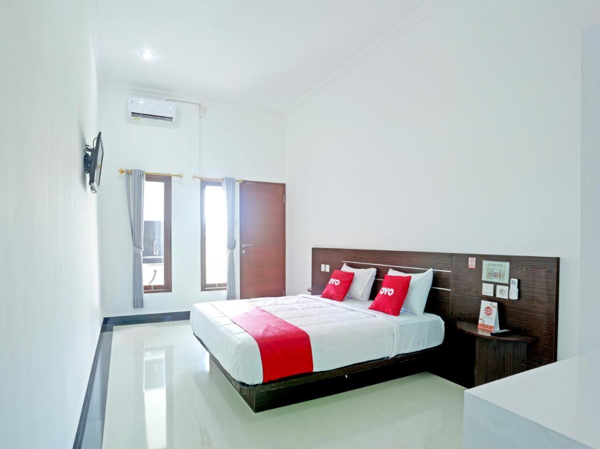 Oyo 90859 Cahaya Guest House Pesanggaran ภายนอก รูปภาพ