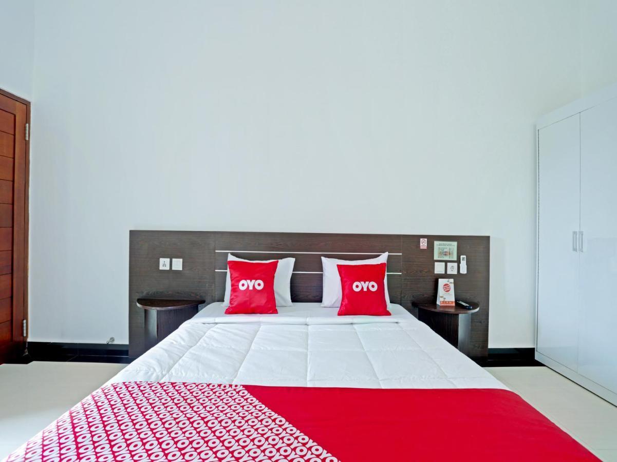 Oyo 90859 Cahaya Guest House Pesanggaran ภายนอก รูปภาพ