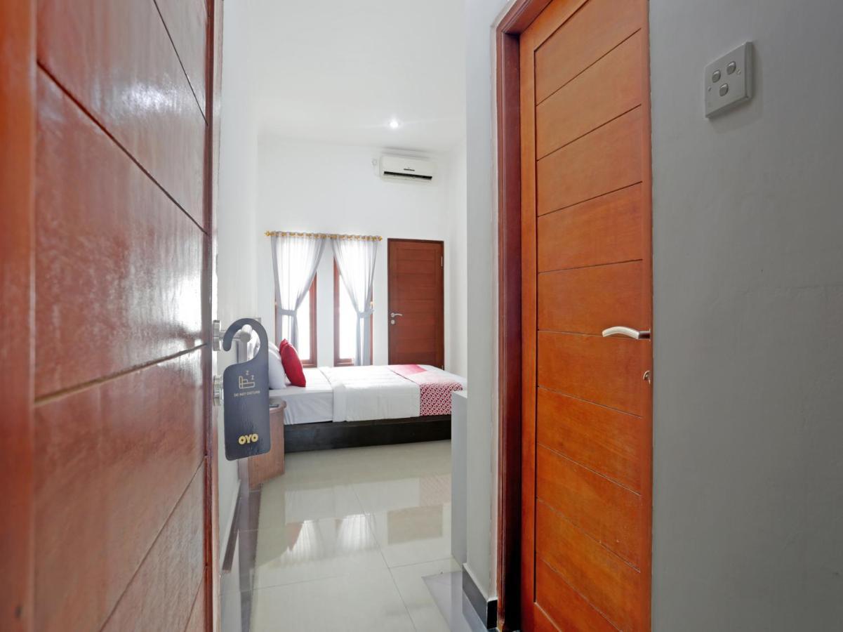 Oyo 90859 Cahaya Guest House Pesanggaran ภายนอก รูปภาพ
