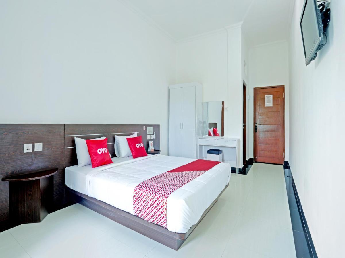 Oyo 90859 Cahaya Guest House Pesanggaran ภายนอก รูปภาพ