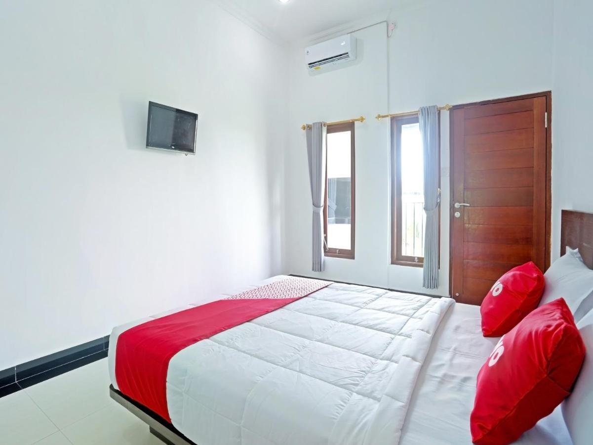 Oyo 90859 Cahaya Guest House Pesanggaran ภายนอก รูปภาพ