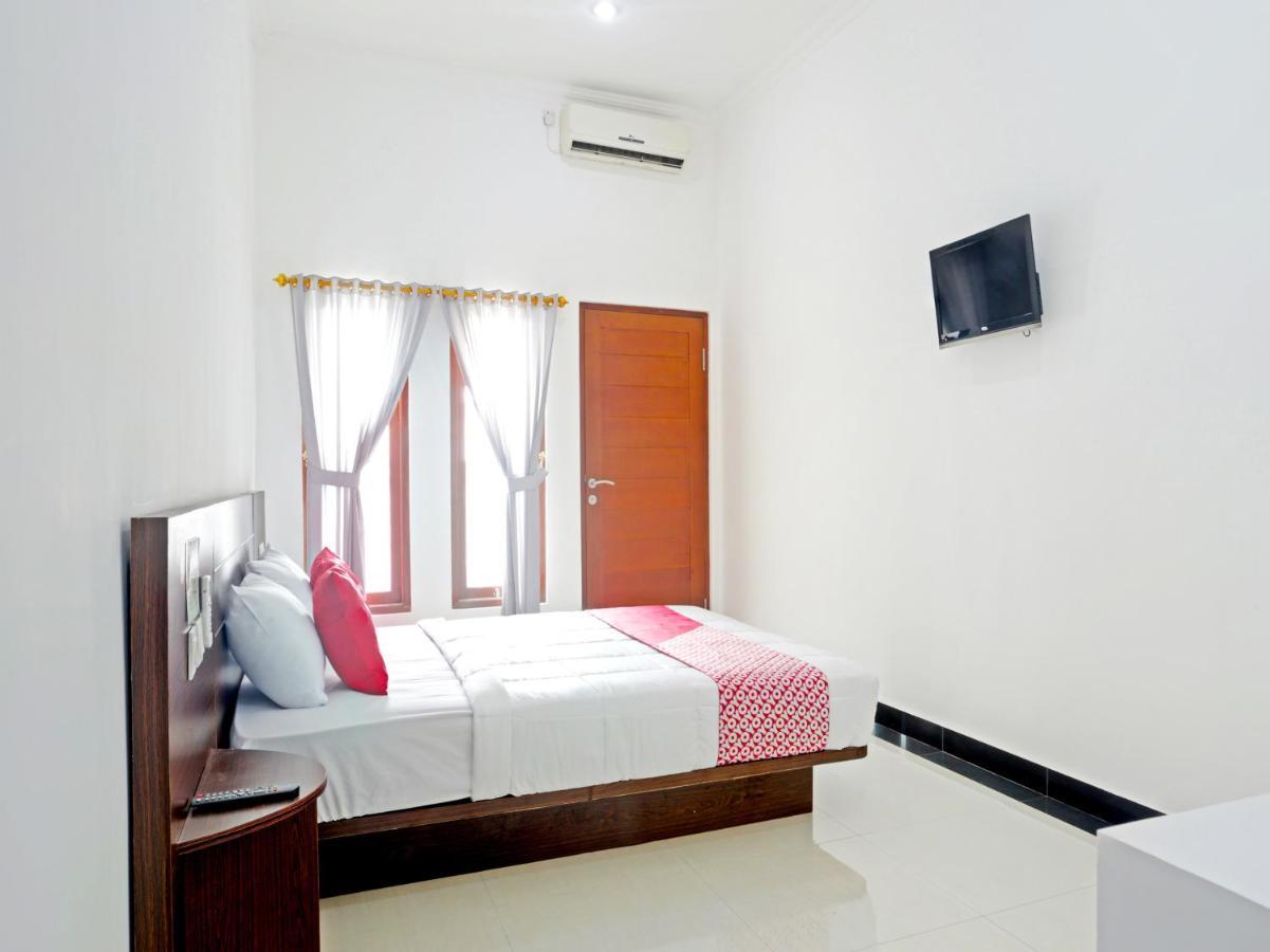 Oyo 90859 Cahaya Guest House Pesanggaran ภายนอก รูปภาพ