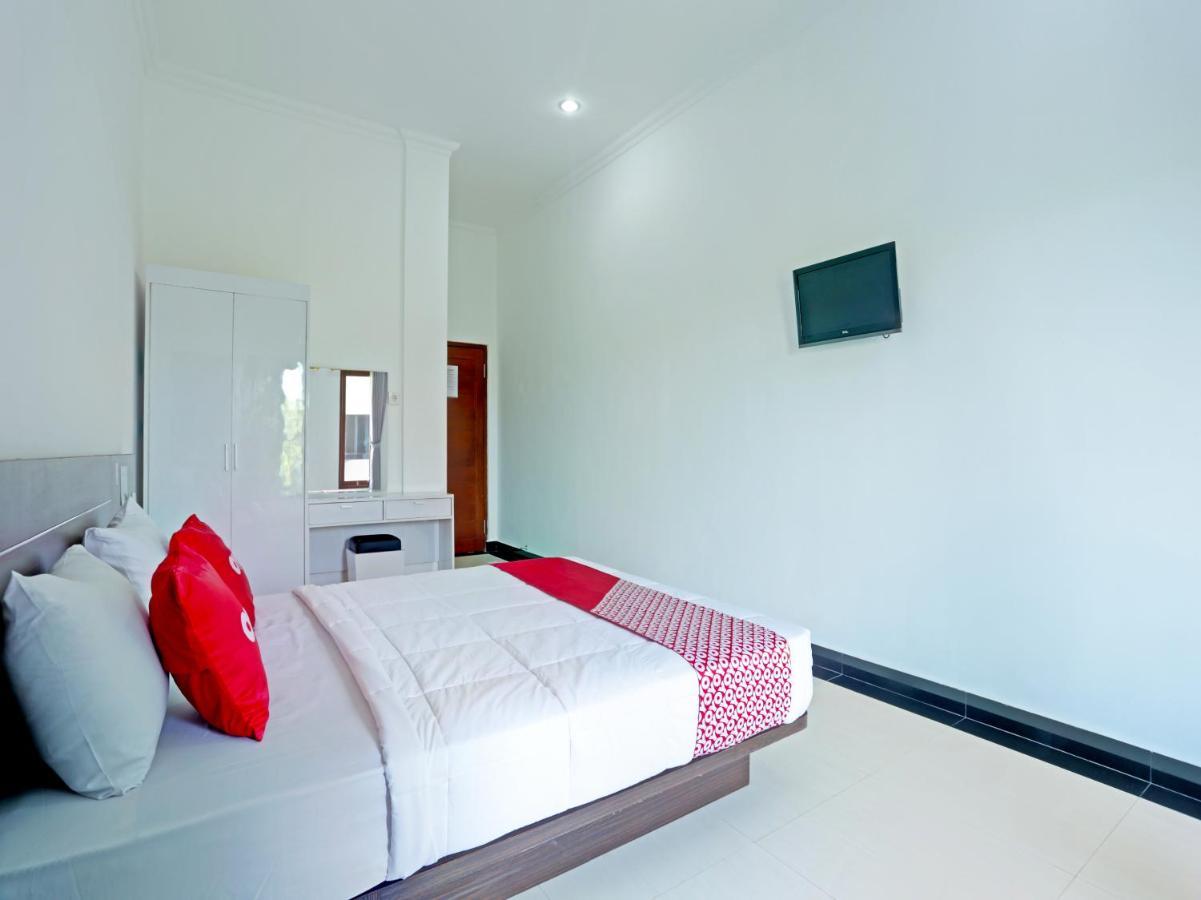 Oyo 90859 Cahaya Guest House Pesanggaran ภายนอก รูปภาพ